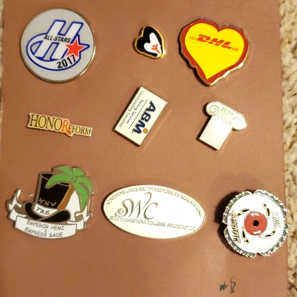 Lapel pin #8 - Picture 1 of 2